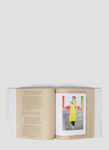 Phaidon 『ロンドンアップライジング: 50 人のファッション デザイナー、1 つの都市』 ホワイト phd0553002