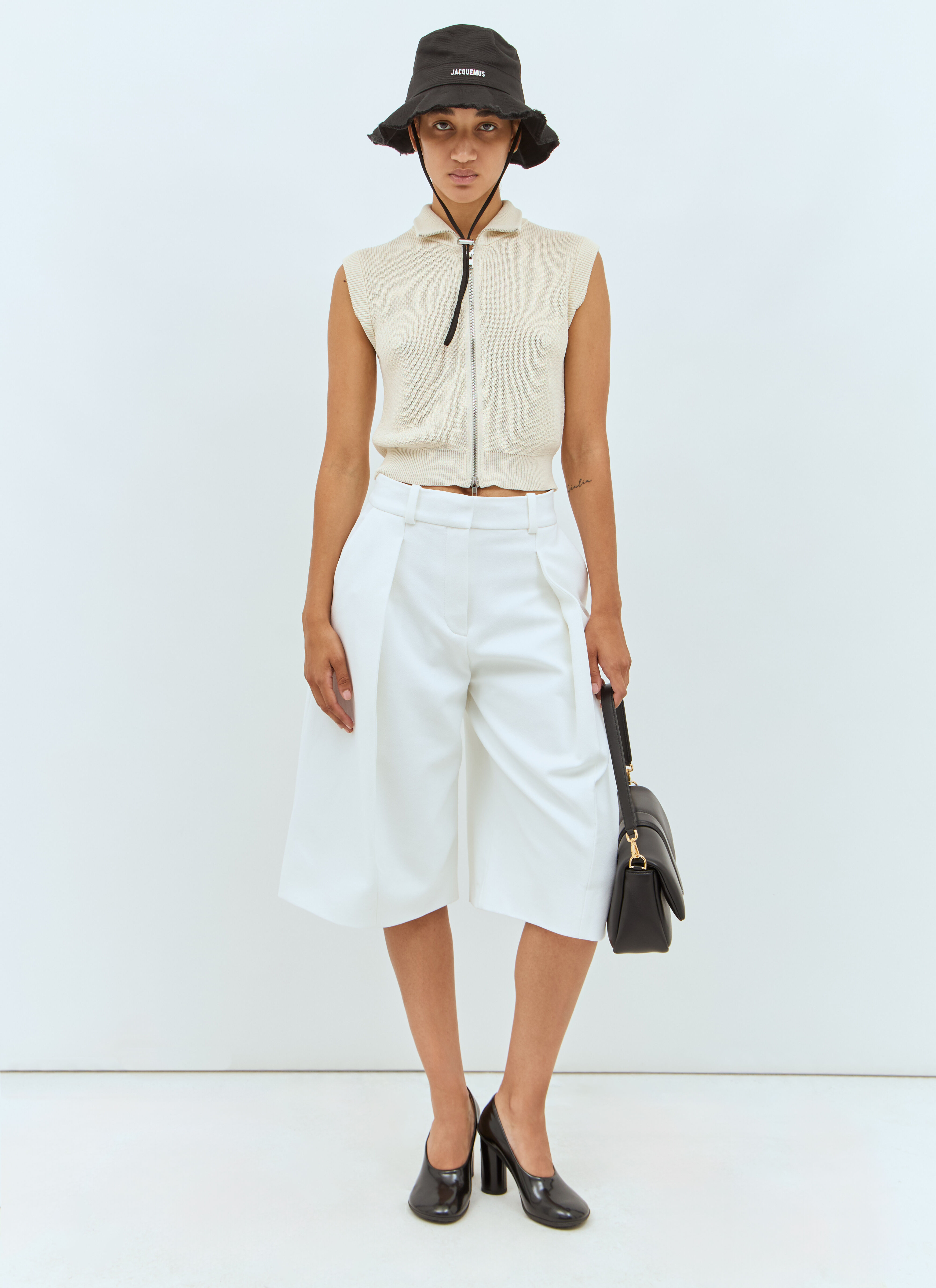 Jacquemus Le Bambimou Shoulder Bag in Black | LN-CC