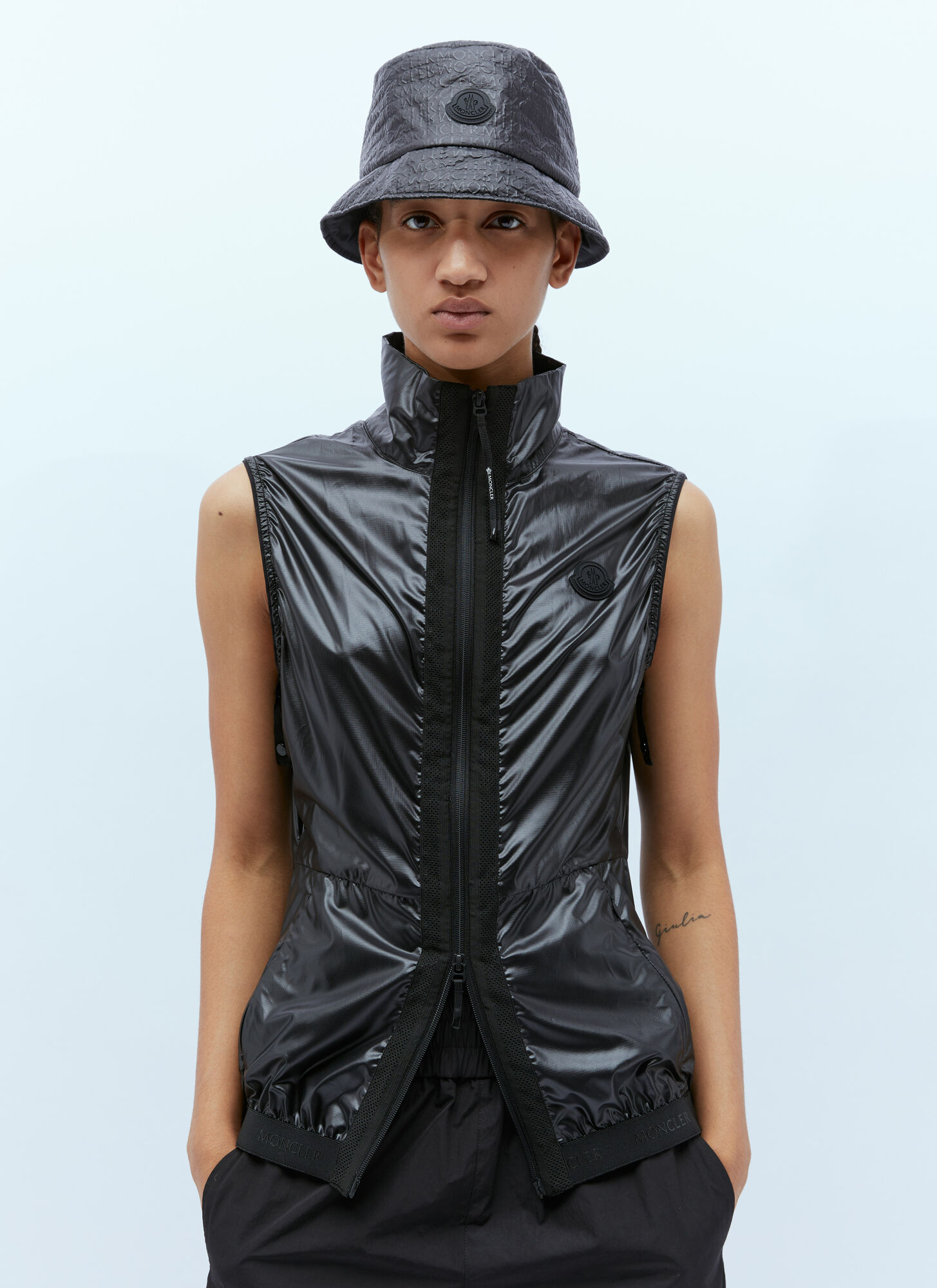Moncler Logo Patch Bucket Hat In Black