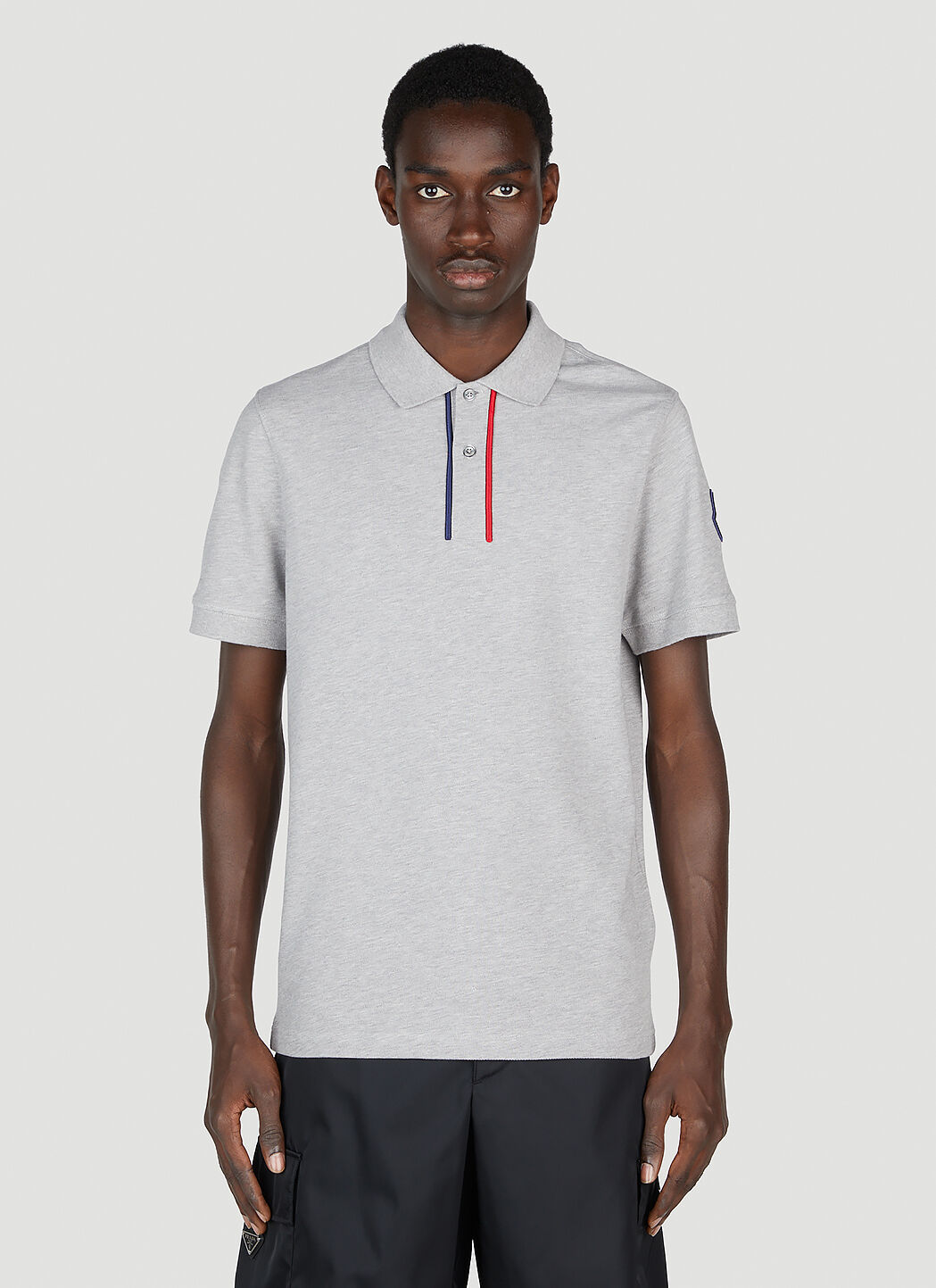Moncler Logo Patch Polo Shirt en Grey pour homme LN CC