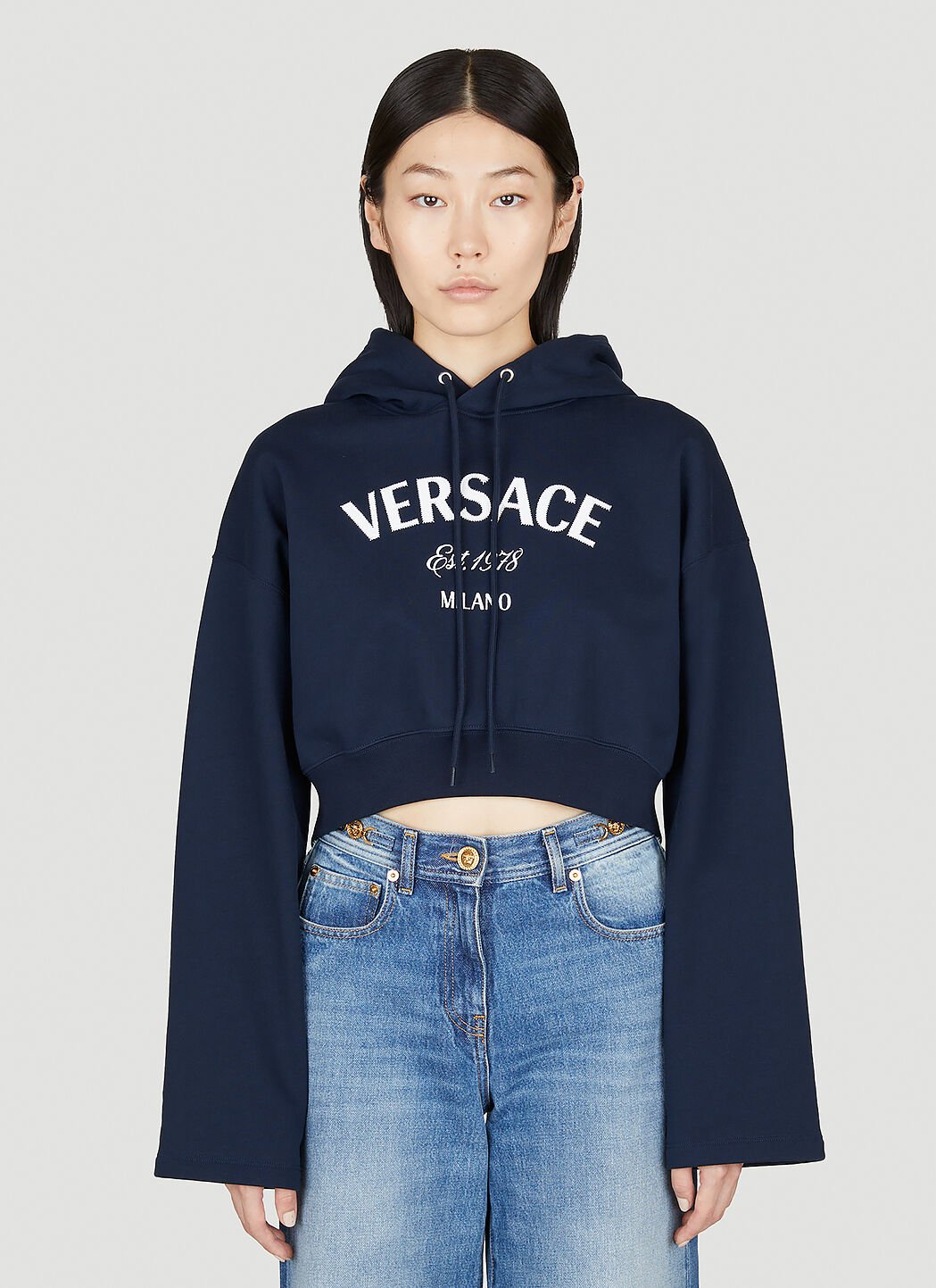 Versace 밀라노 스탬프 크롭 후드티셔츠 블루 ver0255008