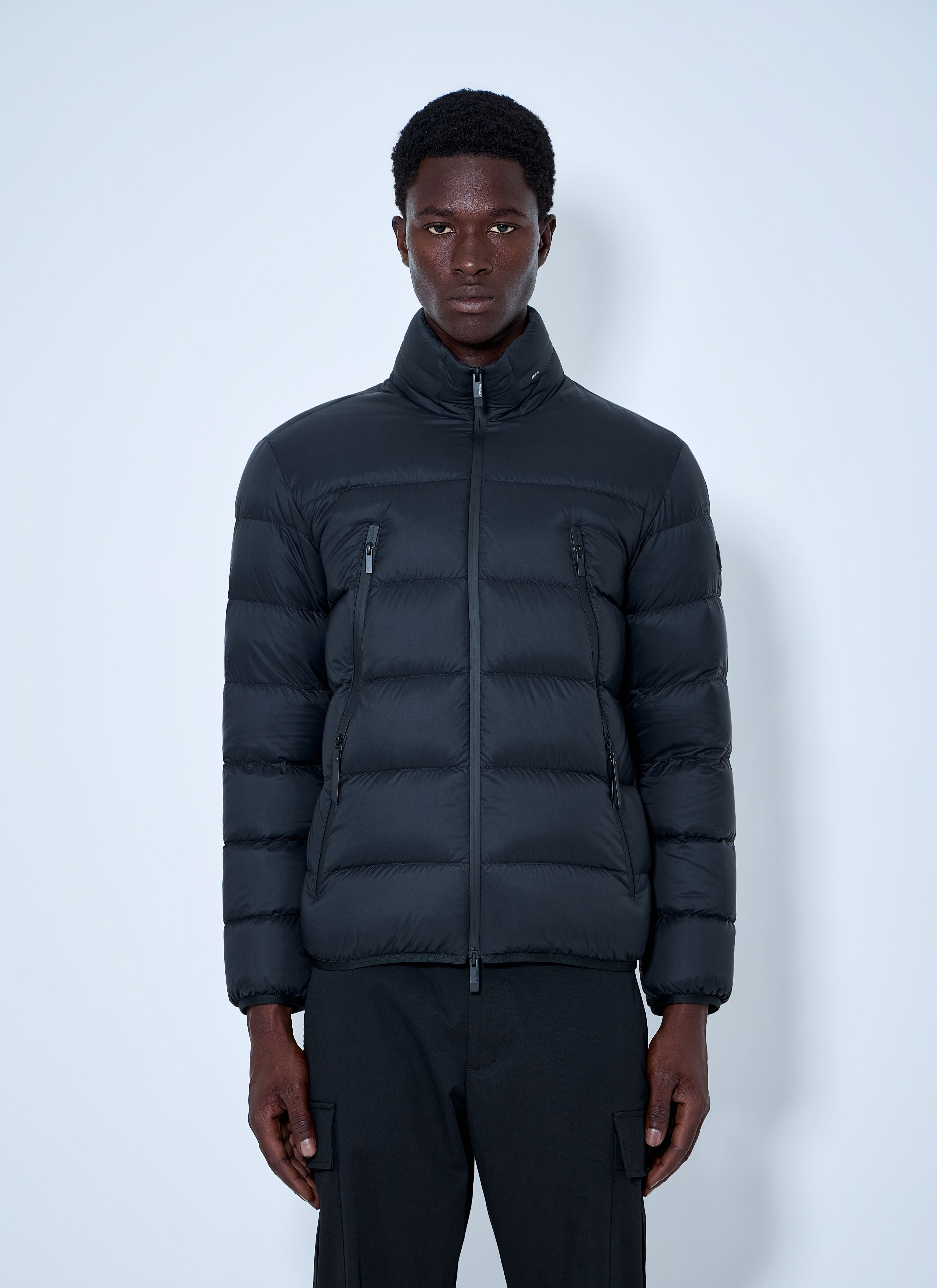 モンクレール(Moncler)メンズダウンジャケット、スウェット＆ビーニー