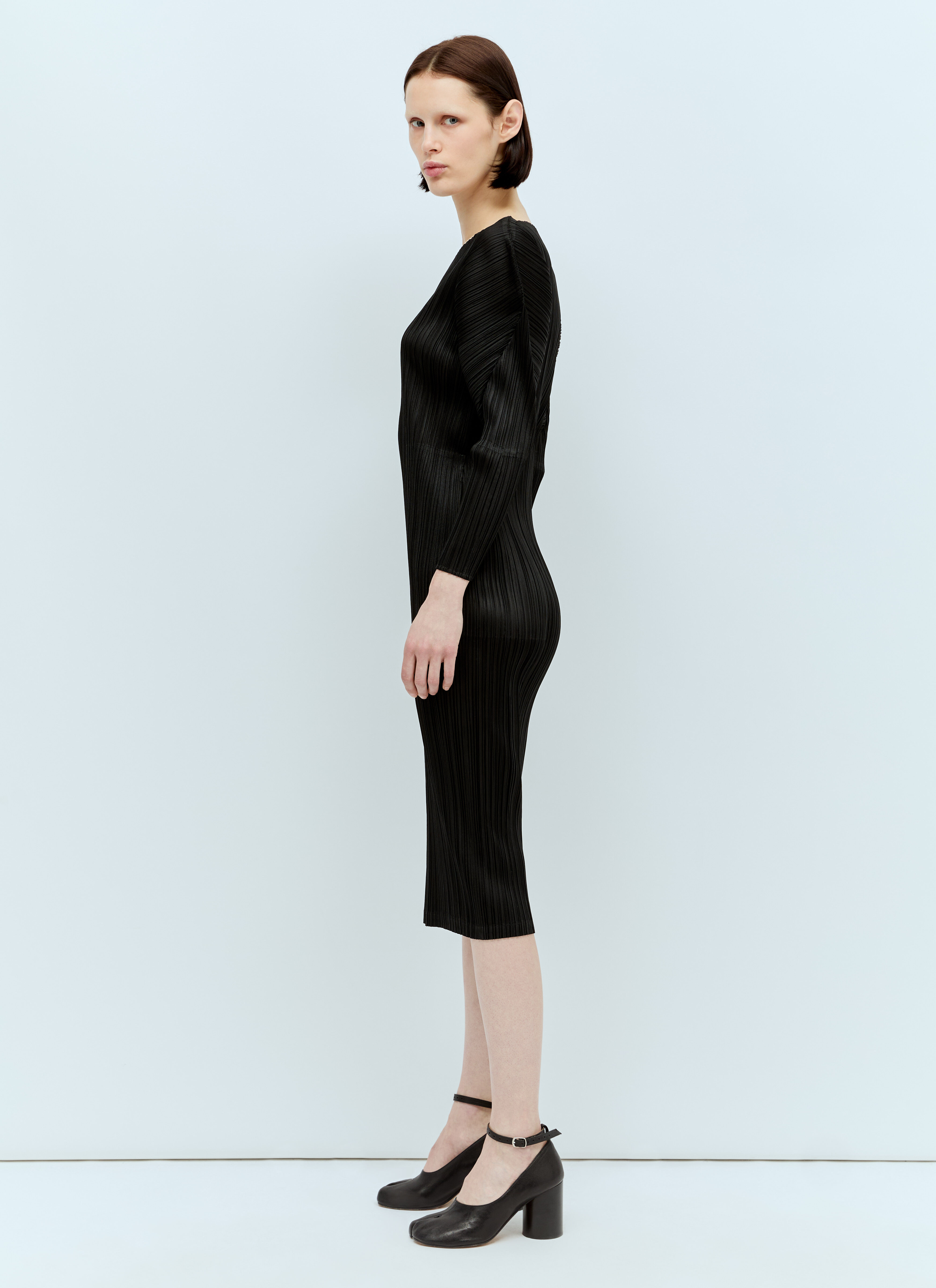 Black dress with colored pleats shop