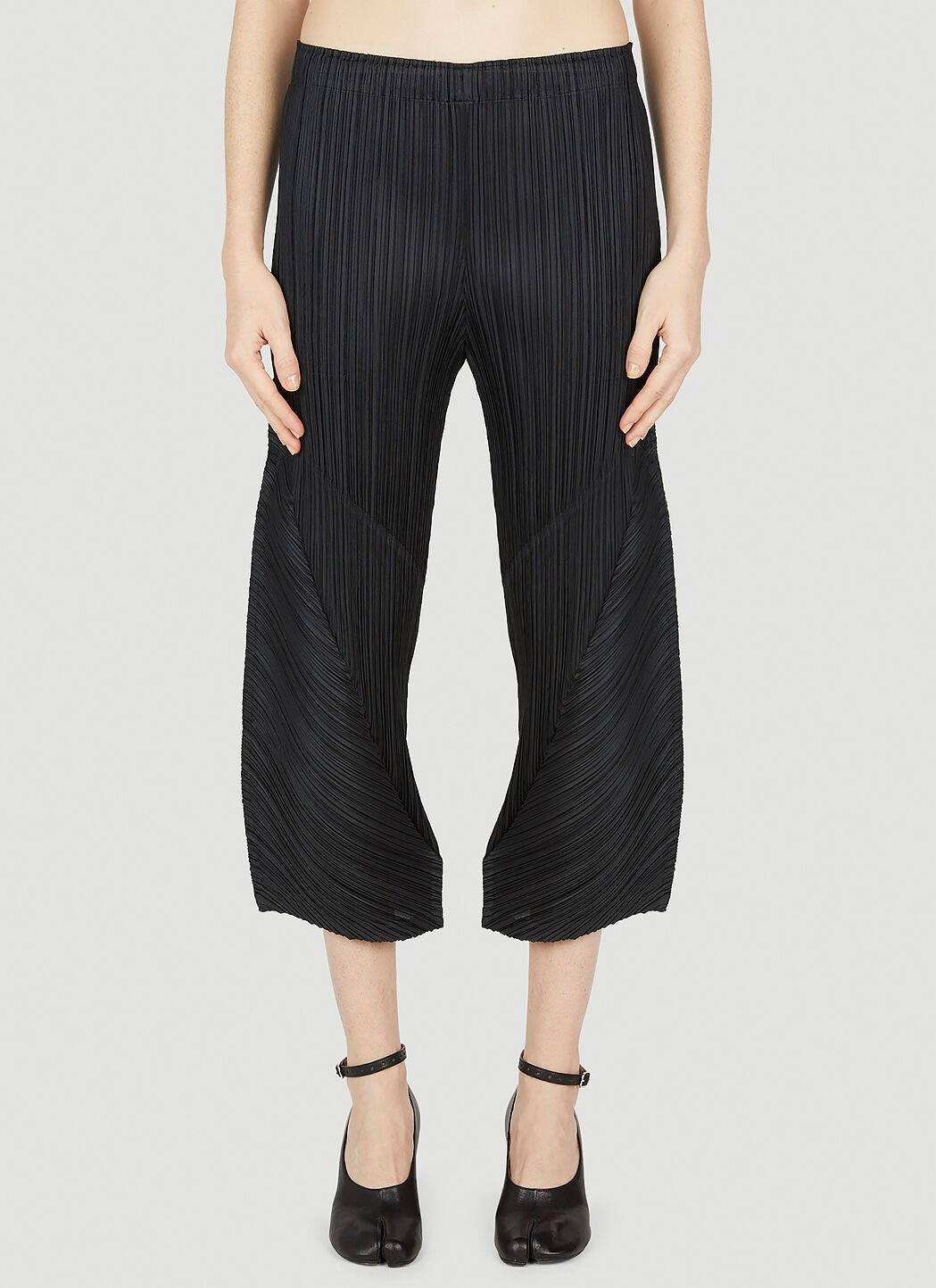 Pleats Please Issey Miyake Women s Cropped Pleated Pants in Black LN CC