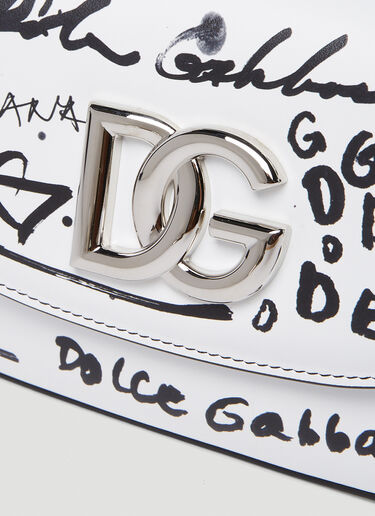 Dolce & Gabbana 로고 스크리블 숄더백 화이트 dol0250028