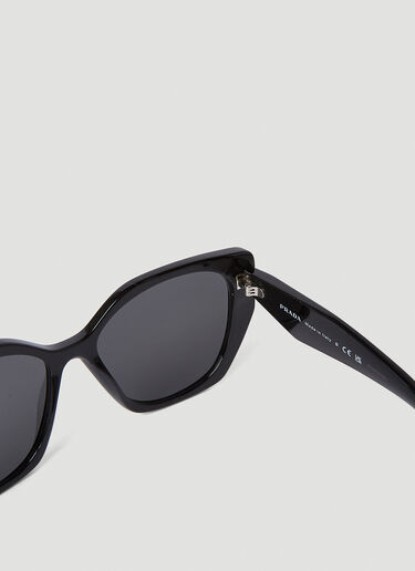 Prada 로고 플라크 선글라스 블랙 lpr0251010
