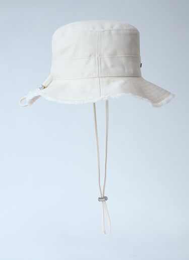 LN-CC® - Jacquemus: Le Bob Artichaut Bucket Hat - White Jacquemus Le Bob Artichaut Bucket Hat White jac0366001