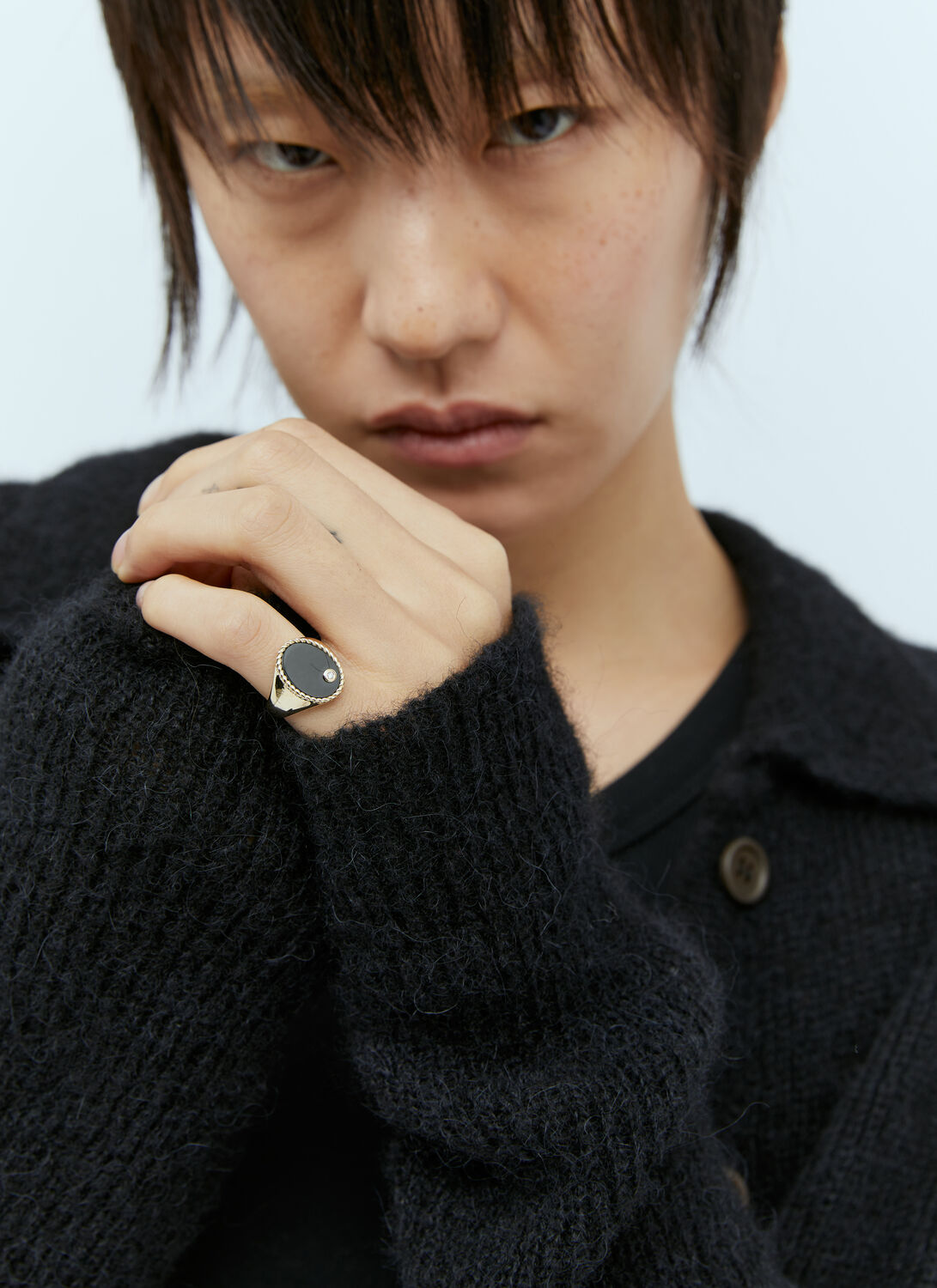 Yvonne Léon Chevaliere Ovale Onyx Signet Ring In Black