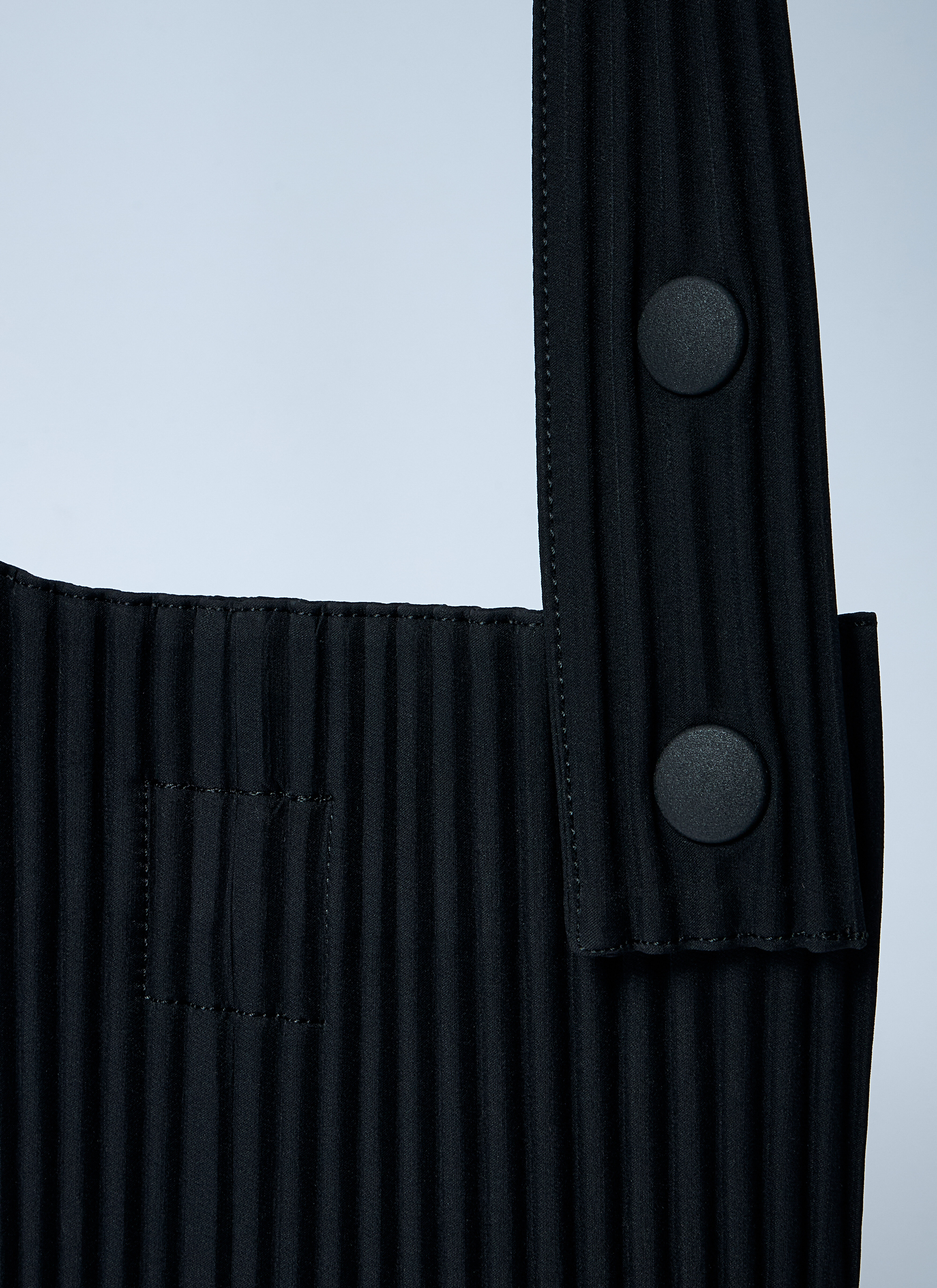 Homme Plissé Issey Miyake Men's' Pocket Crossbody Bag in Black