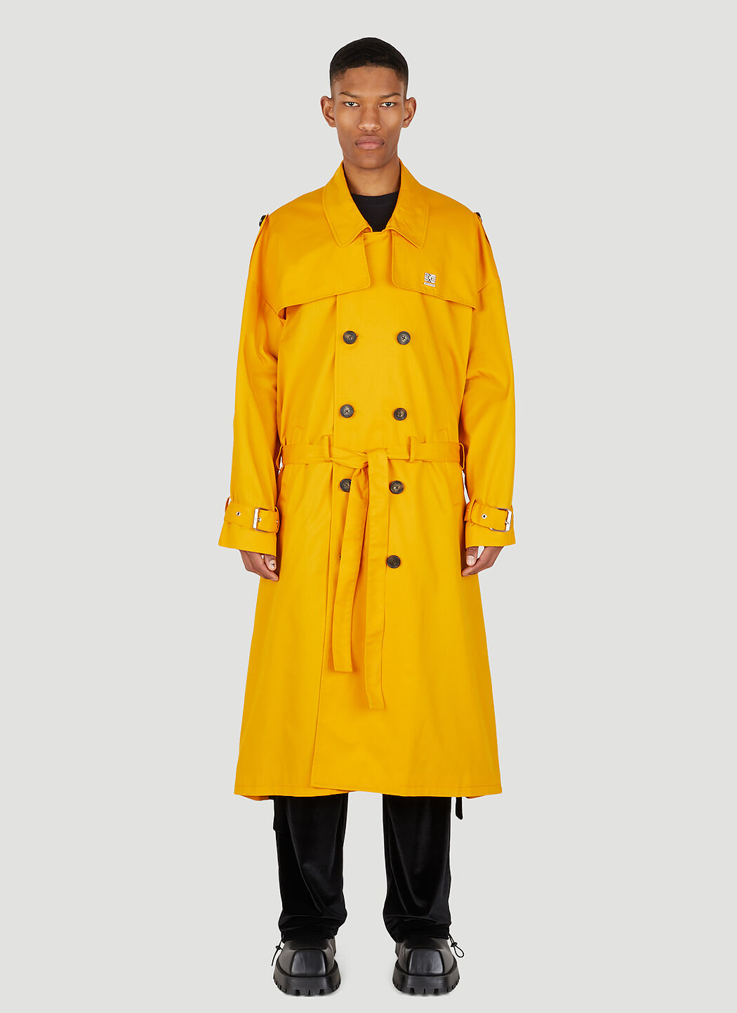Trench raincoat with shop hood