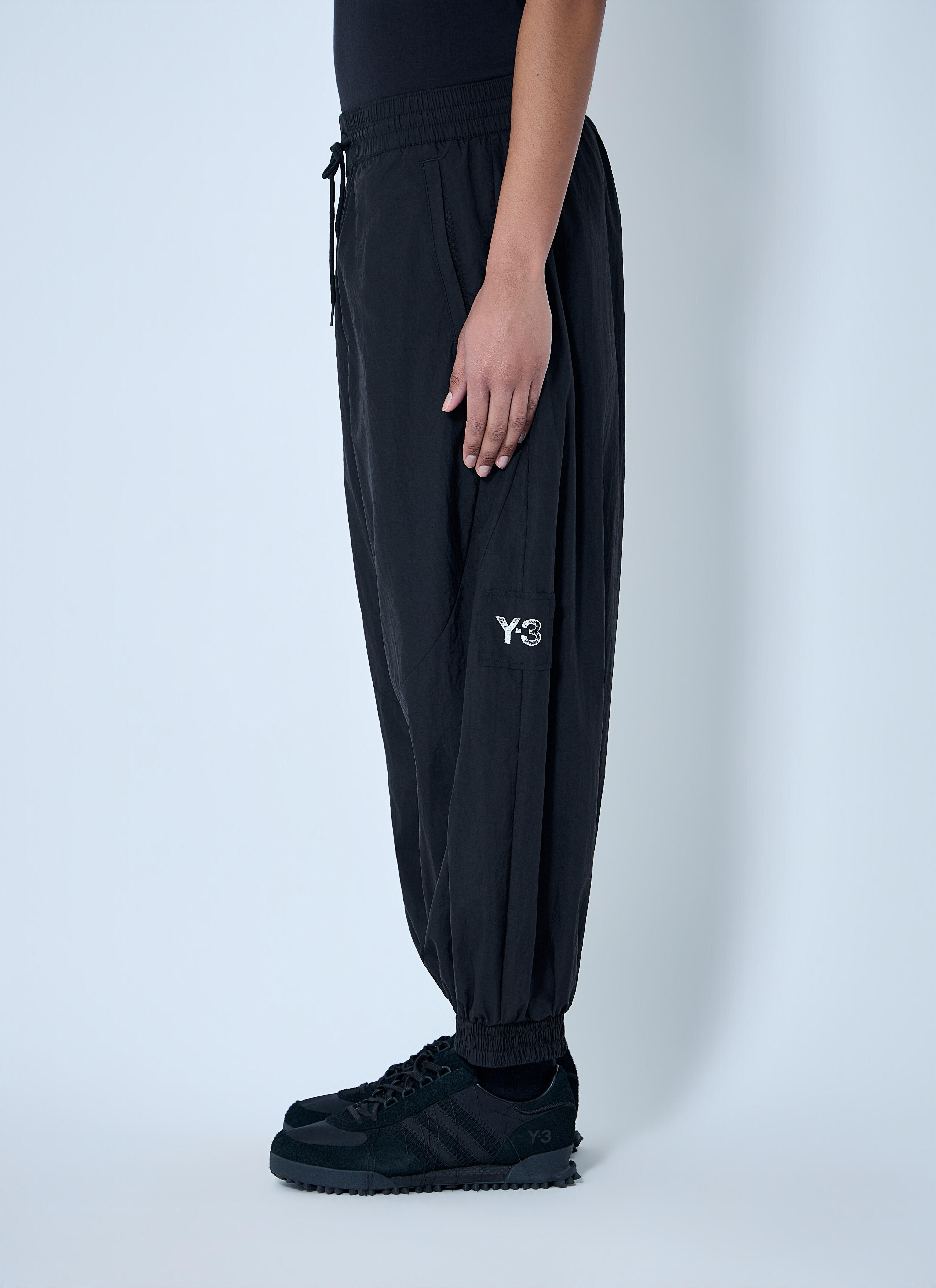 Y-3 レディース 生地端が切りっぱなしの3ストライプ ナイロンシェル
