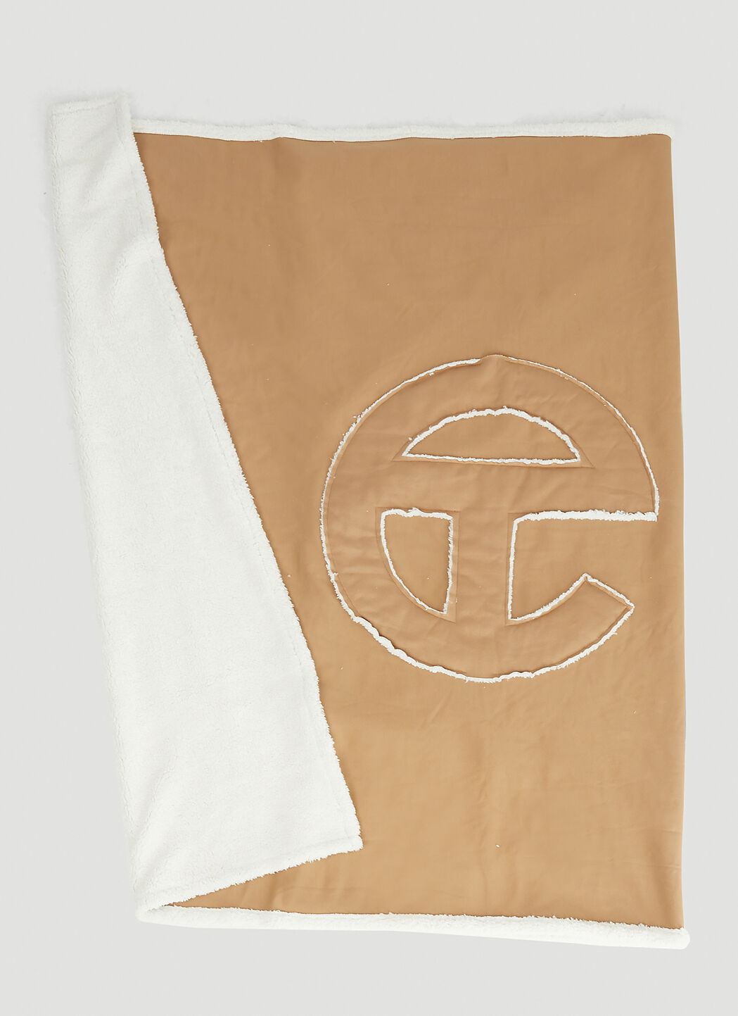 vivienne throw ugg
