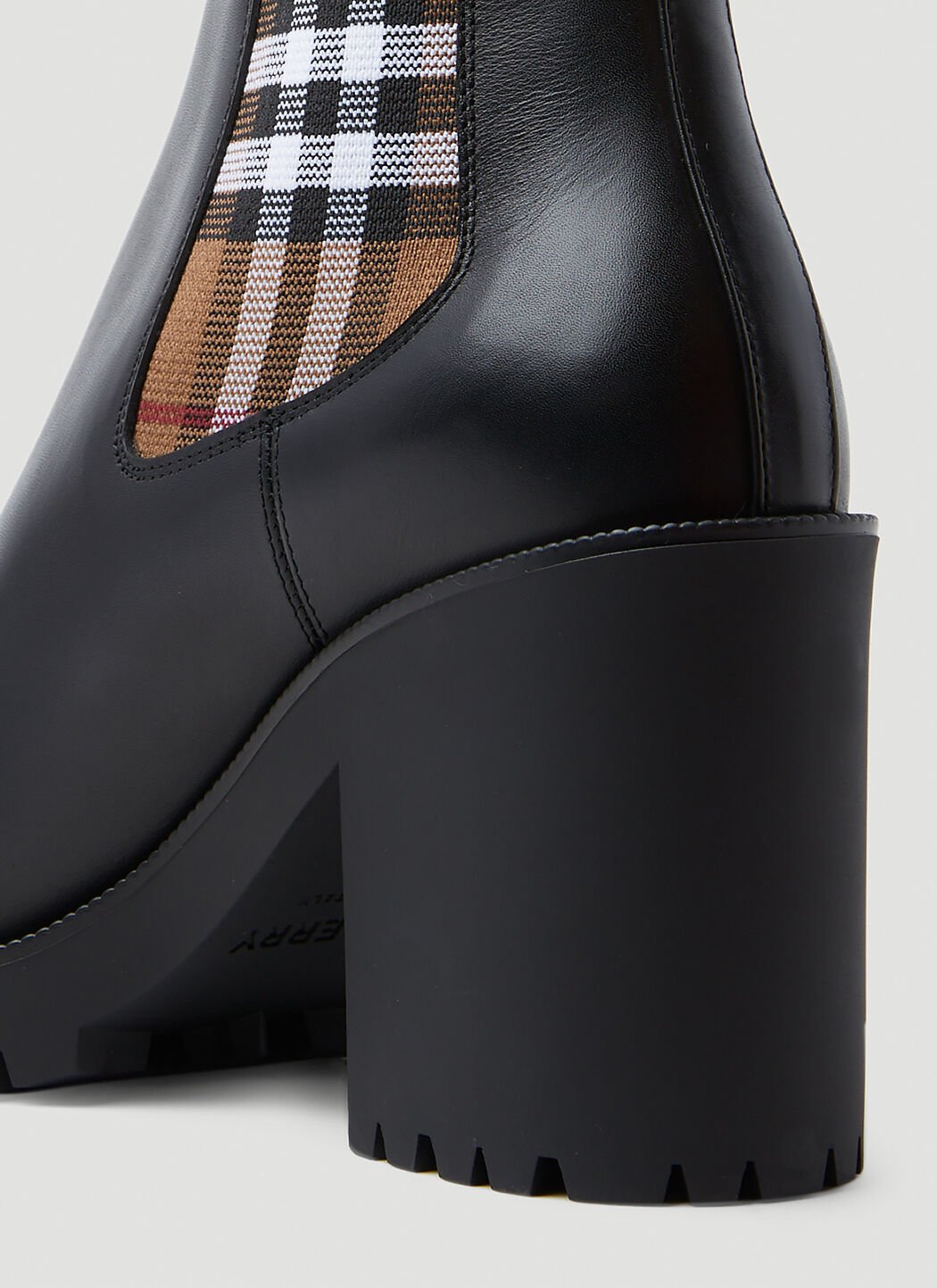 Burberry allostock shop