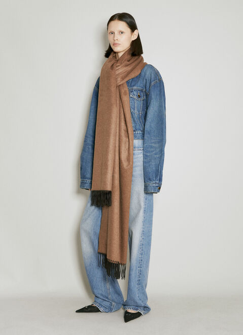 Gucci Extra Large Scarf With Logo Plaque Beige guc0255114