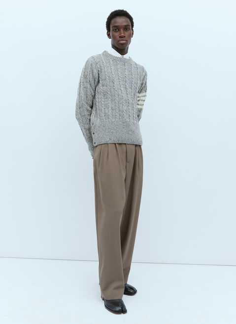 Thom Browne 4-바 스트립이 있는 트위스트 케이블 니트 스웨터 그레이 thb0153014