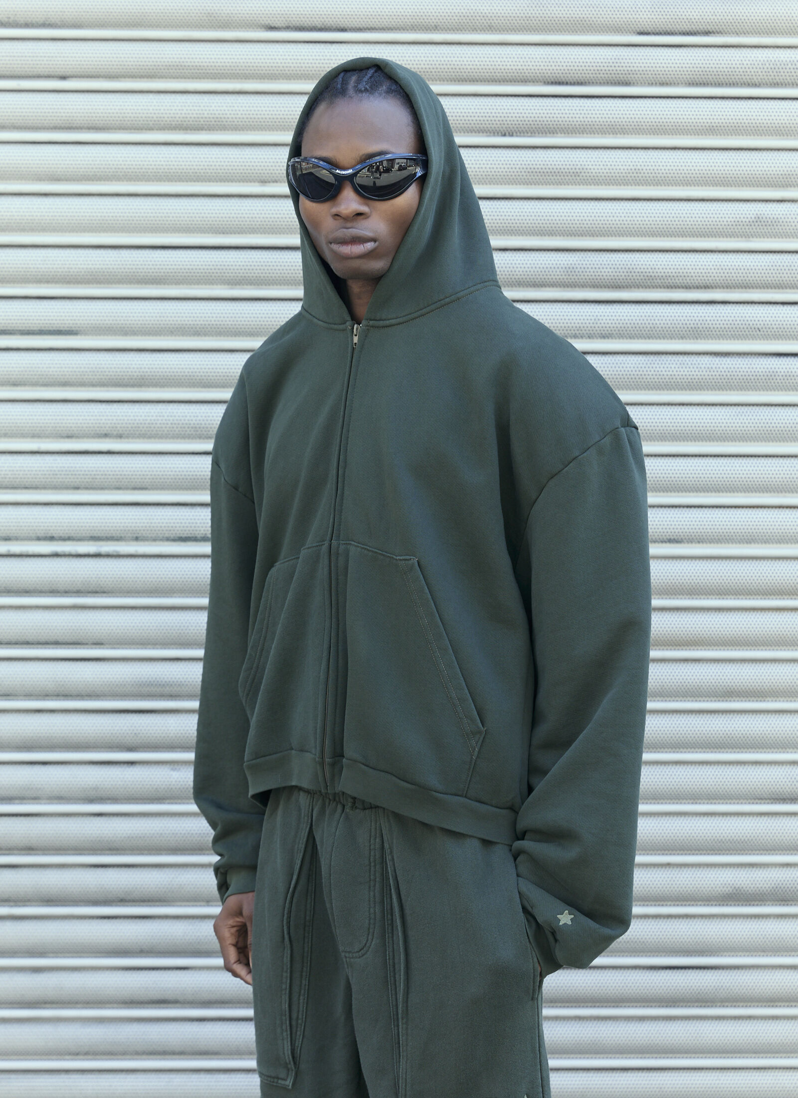 GREG ROSS Men s Shoulder Pad Hooded Sweatshirt in Green LN CC