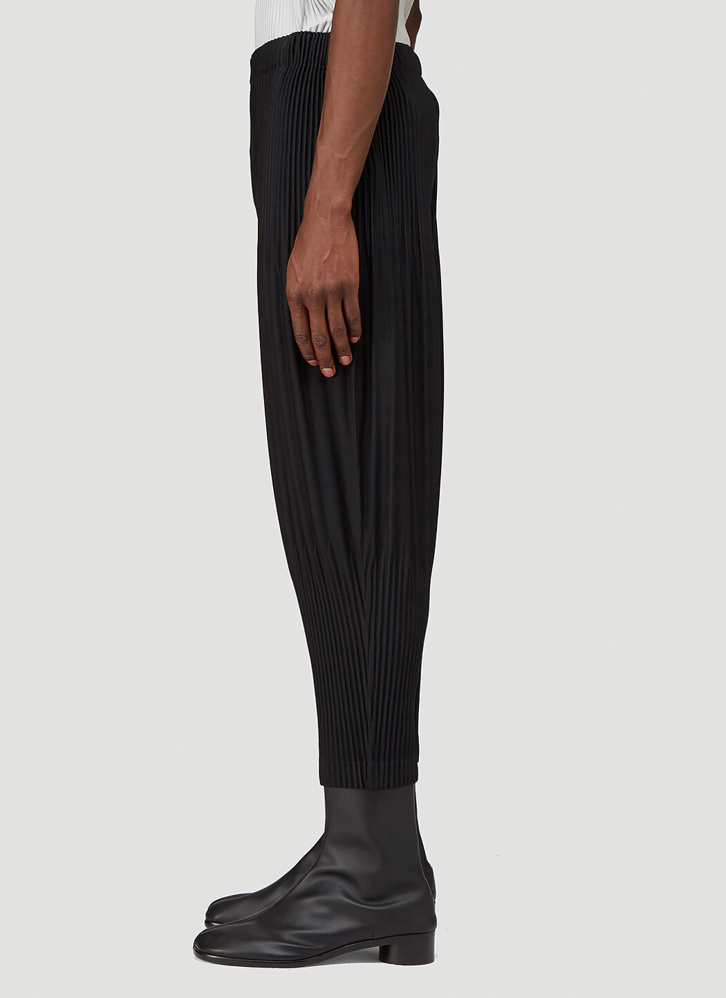 Homme Plissé Issey Miyake メンズ ブラック プリーツバルーンパンツ