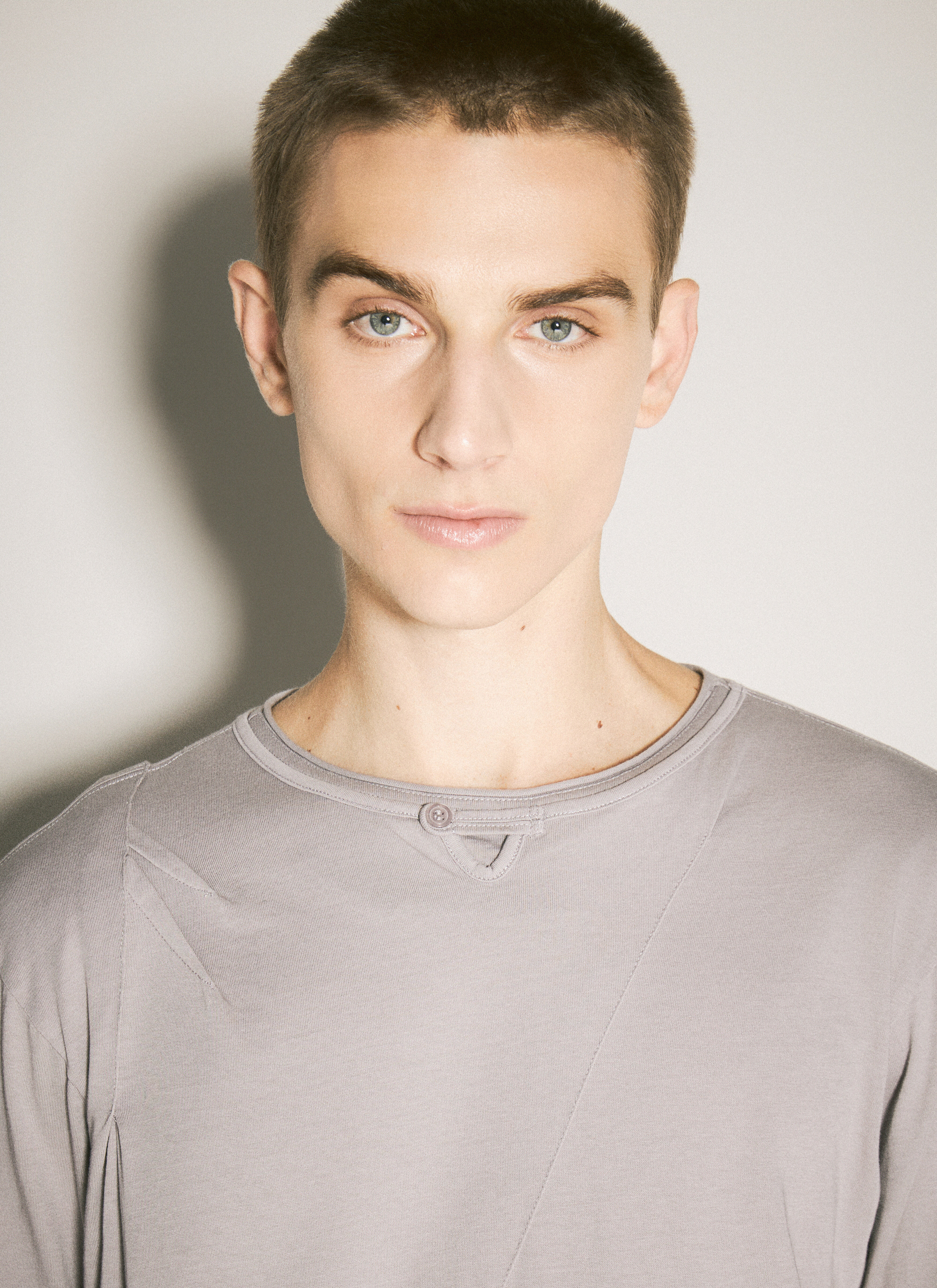 Kiko Kostadinov Men's' Ohne K-Dart Henley T-Shirt in Grey | LN-CC®