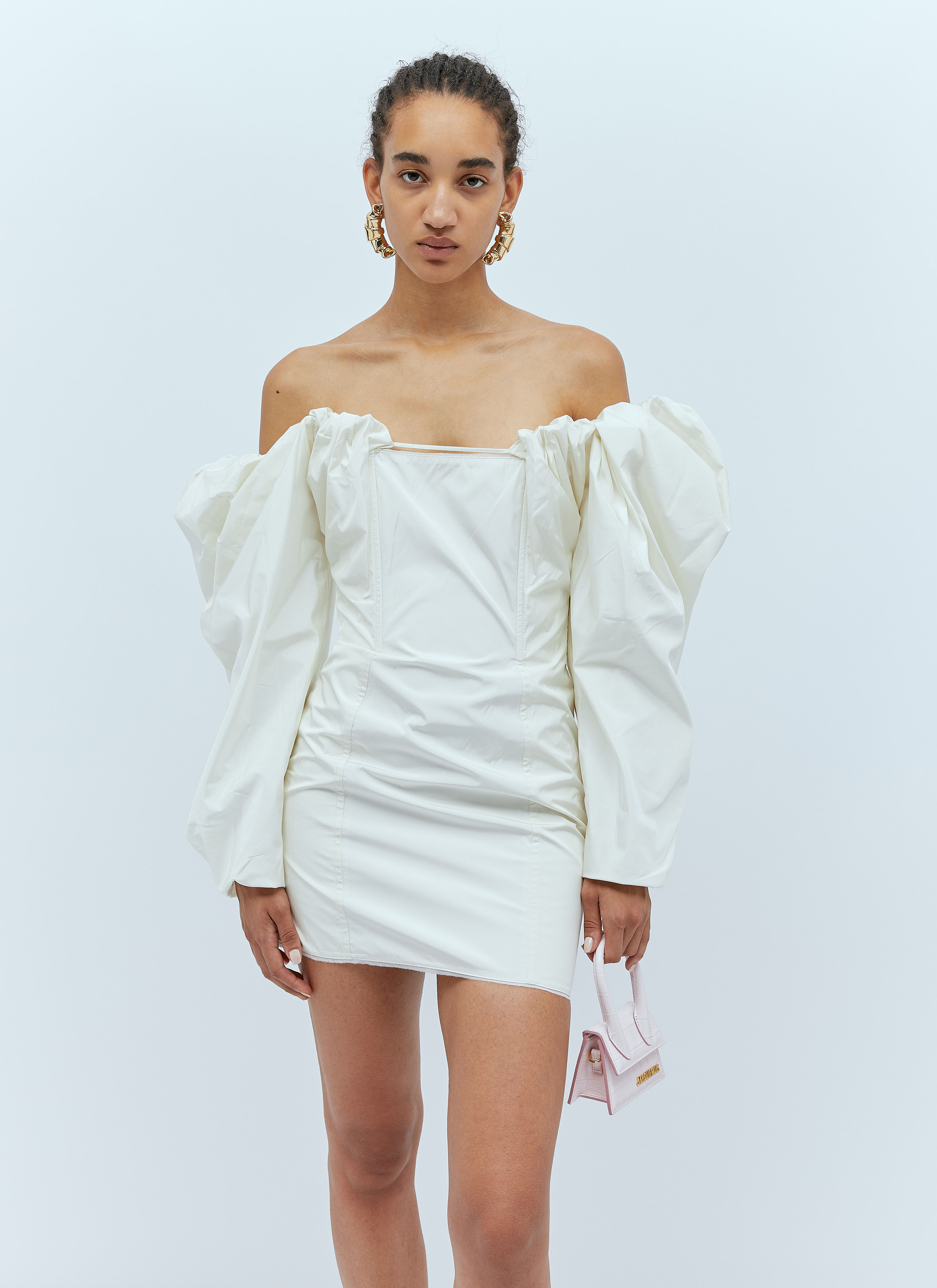 Une robe mini top