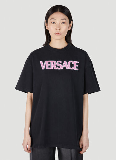 Versace 로고 프린트 티셔츠 블랙 vrs0251006