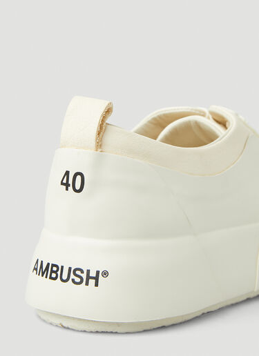 Ambush ハイブリッド ロゴプリント スニーカー ホワイト amb0248022