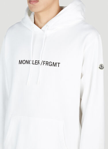 7 Moncler Fragment 로고 프린트 후드 스웨트셔츠 화이트 mfr0354007