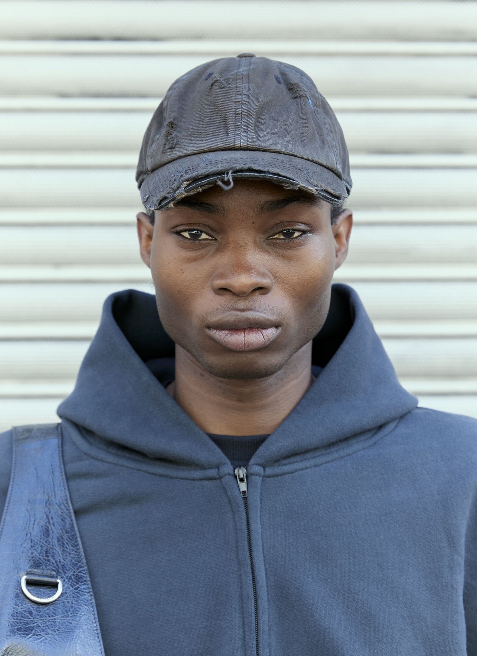 Black distressed baseball cap deals