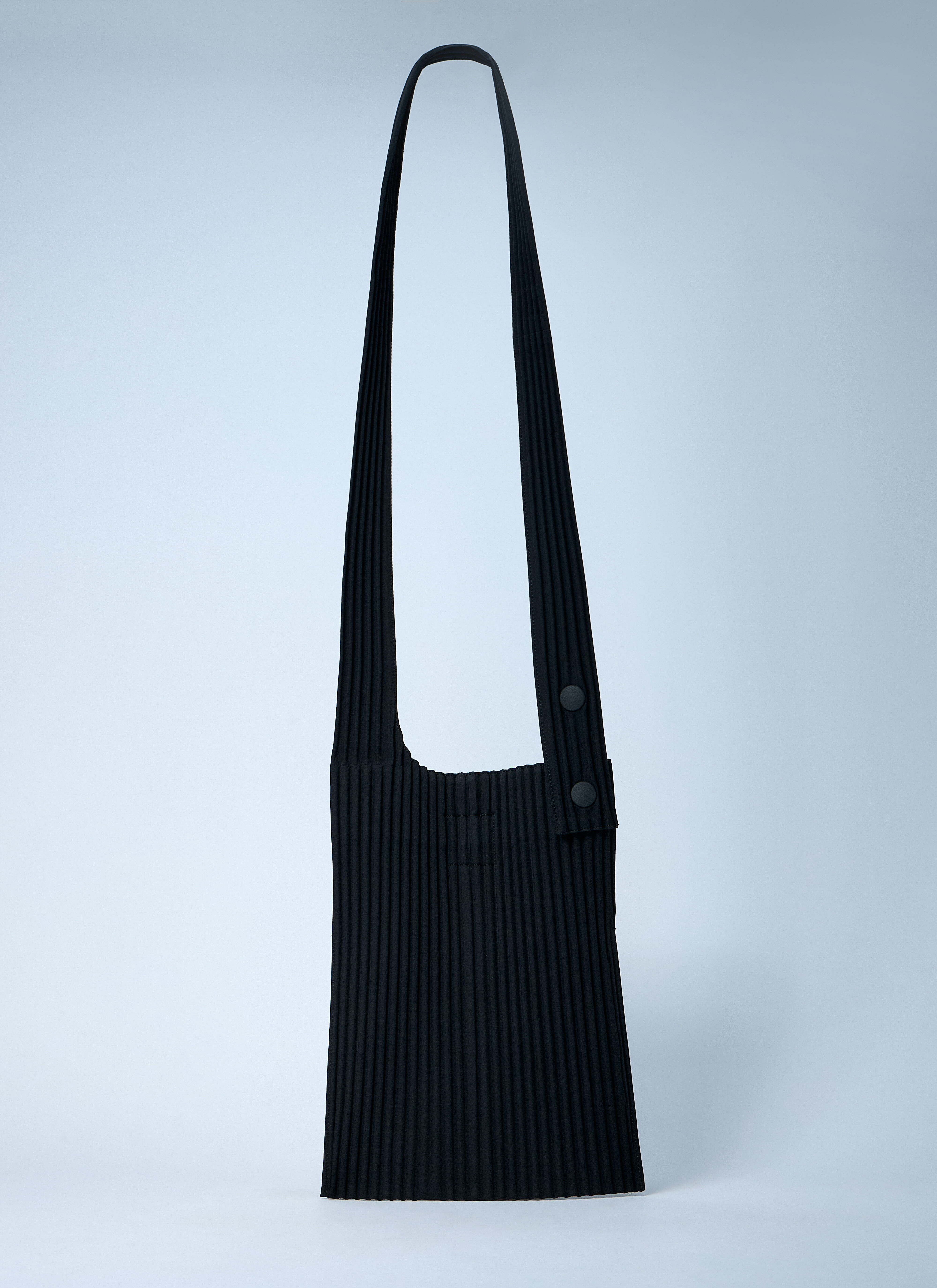 [稀少]HOMME PLISSE ISSEY MIYAKEプリーツボディーバッグ Homme Plissé Issey Miyake Men's' Pocket Crossbody Bag in Black