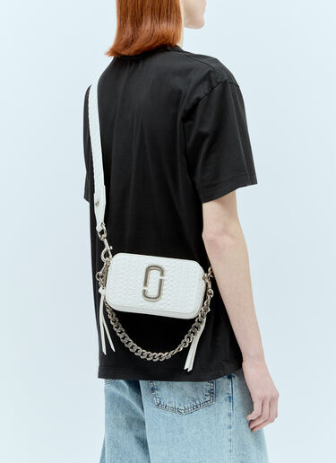 Marc Jacobs 字母花押凹纹 Snapshot 单肩包 白色 mcj0255026