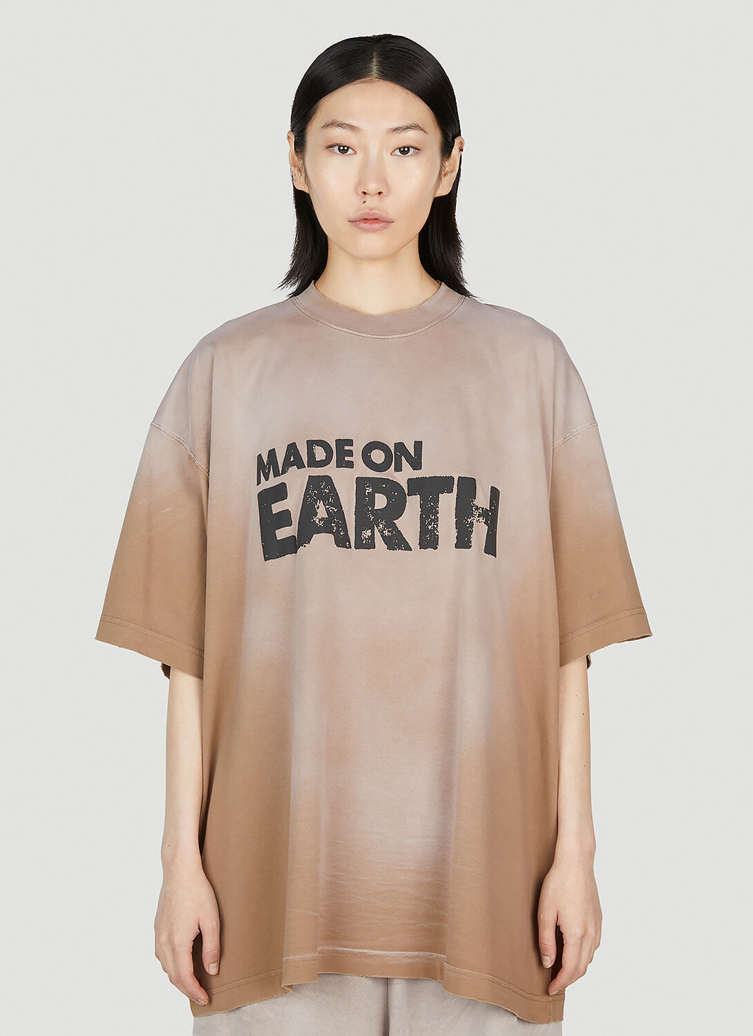 VETEMENTS MADE ON EARTH T-SHIRT