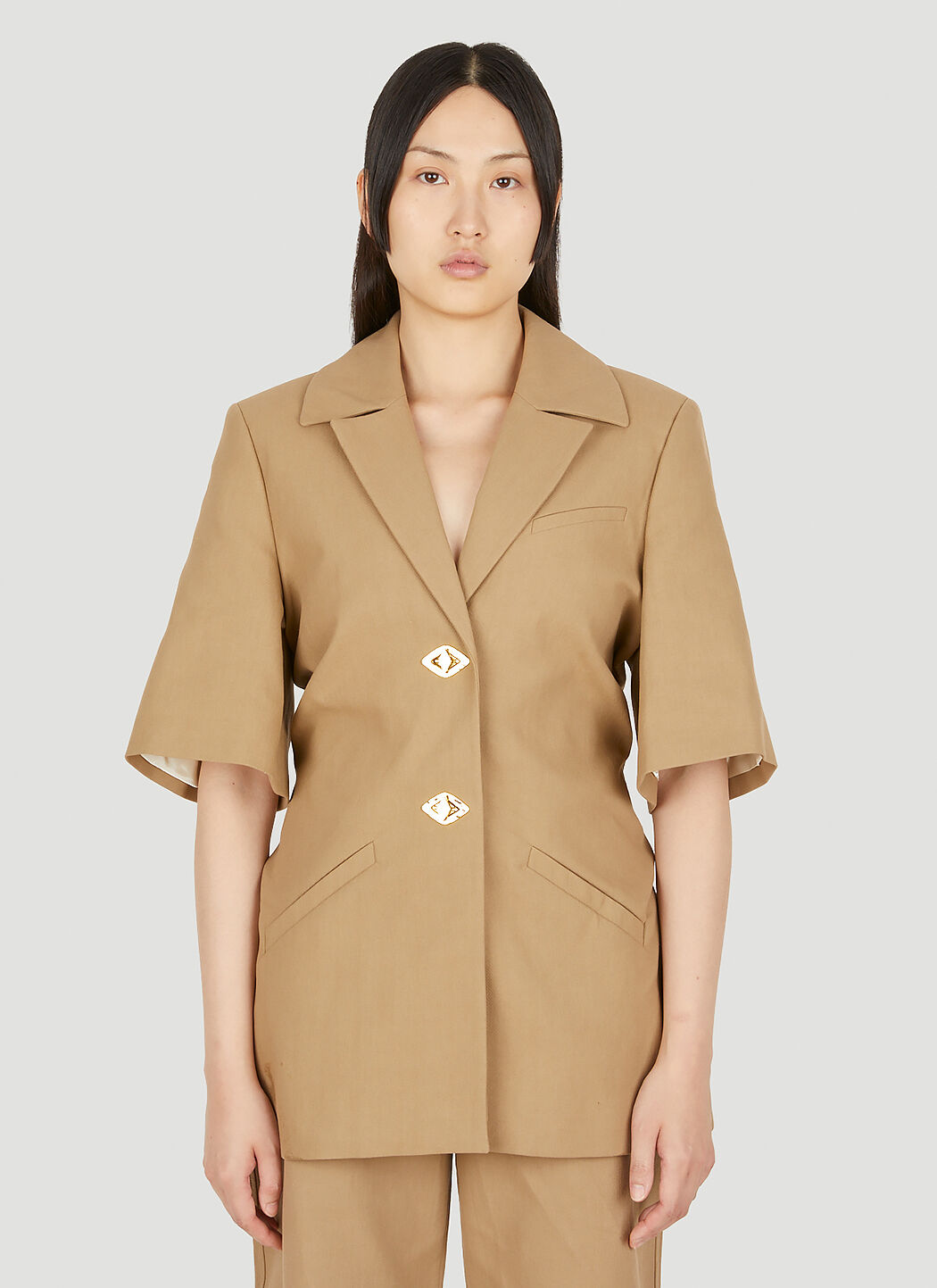 Short sleeve outlet with blazer
