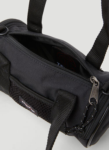 スモール ダッフル クロスボディバッグ Eastpak x Telfar スモール ダッフル クロスボディバッグ ブラック est0353013