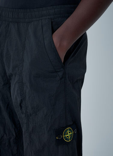 Stone Island Logo Patch Pants Black sto0162010
