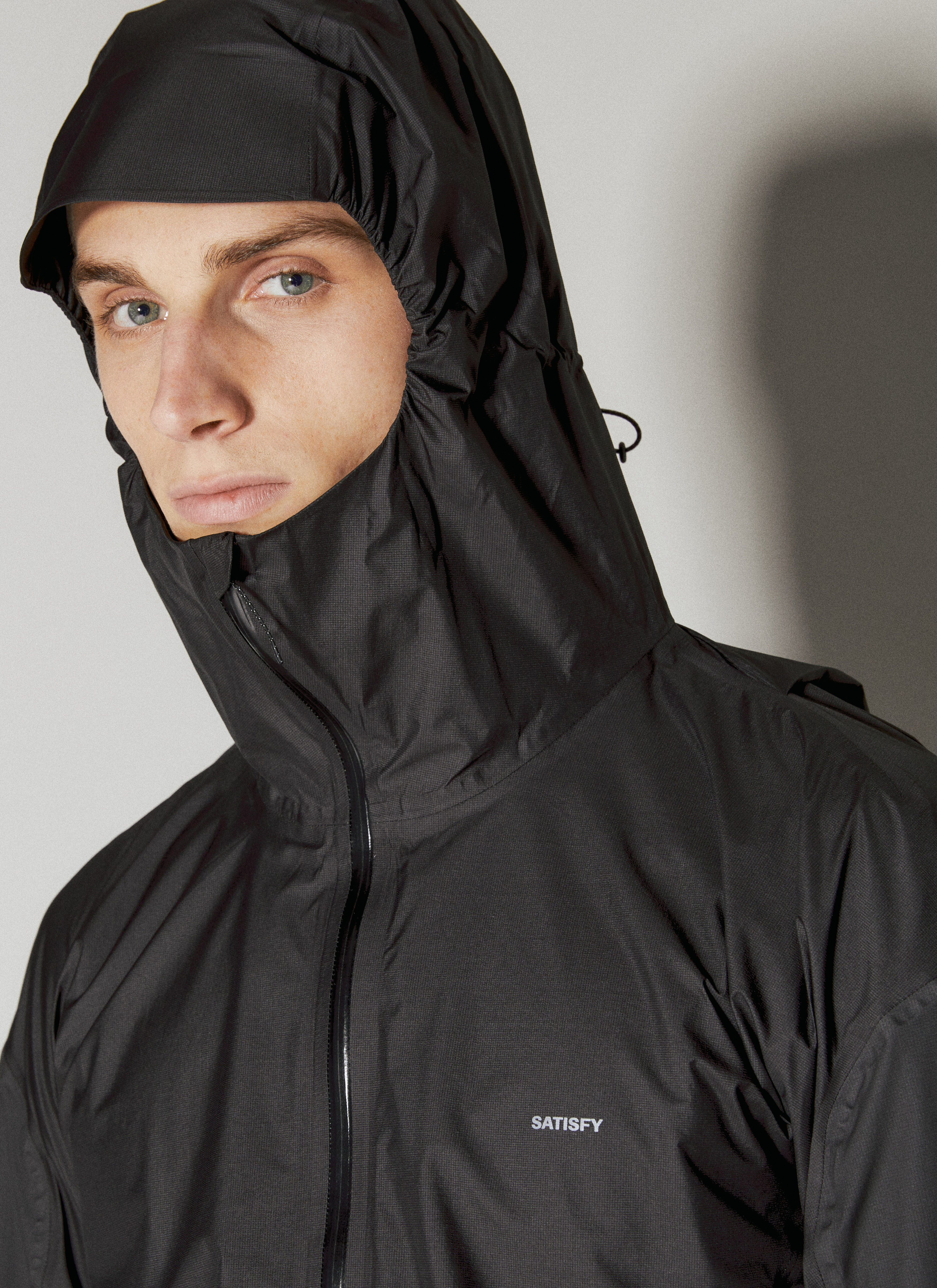 Satisfy Men's' Pertex® 3L Fly Rain Jacket in Black | LN-CC®