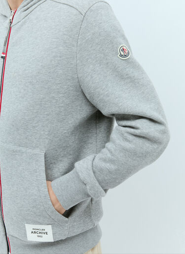Moncler 로고 패치 후드티셔츠 그레이 mon0157033