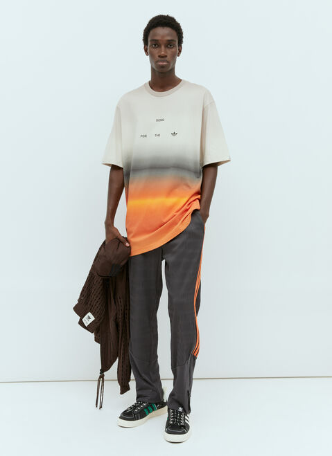 adidas x Song for the Mute ロゴプリントグラデーションTシャツ ベージュ asf0154006