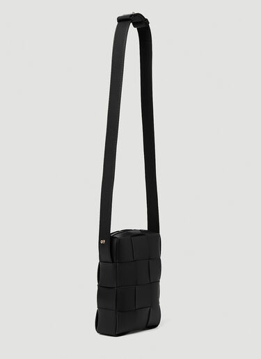 Bottega Veneta カセットデザインのジッパー付きフォンポーチ ブラック bov0154021