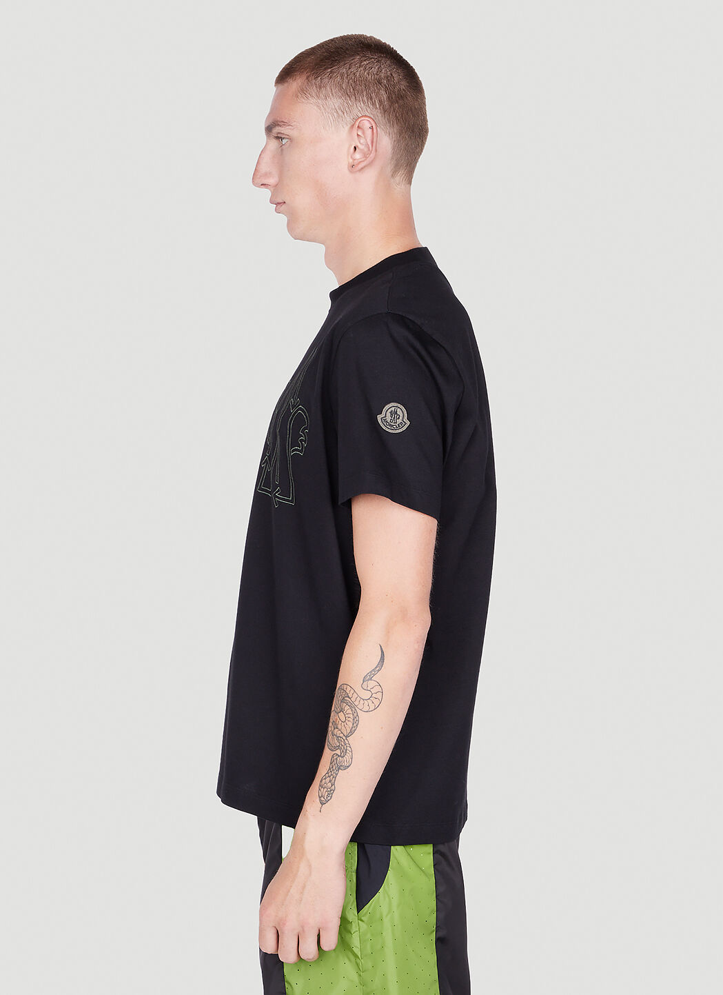 Moncler メンズ ボーン・トゥ・プロテクト Tシャツ の ブラック