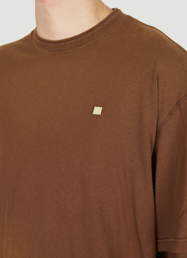 Acne Studios 페이스 패치 롱 슬리브 티셔츠 브라운 acn0149040