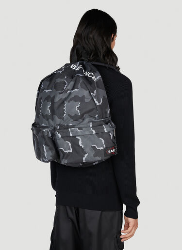 Eastpak x UNDERCOVER 카무플라주 백팩 블랙 une0152003