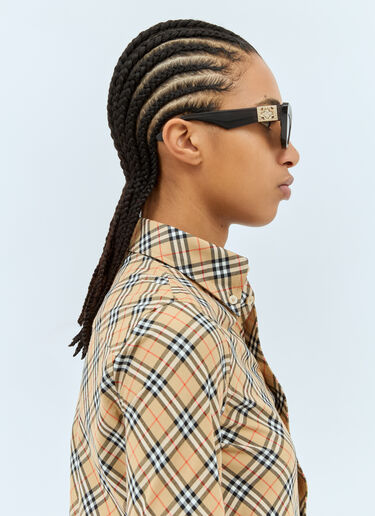 Burberry キャットアイサングラス ブラック lxb0257003