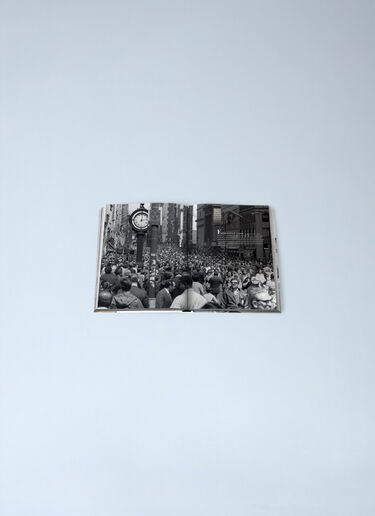 Assouline Fifth Avenue: 200 Years of Stories And Legends White wps0691909
