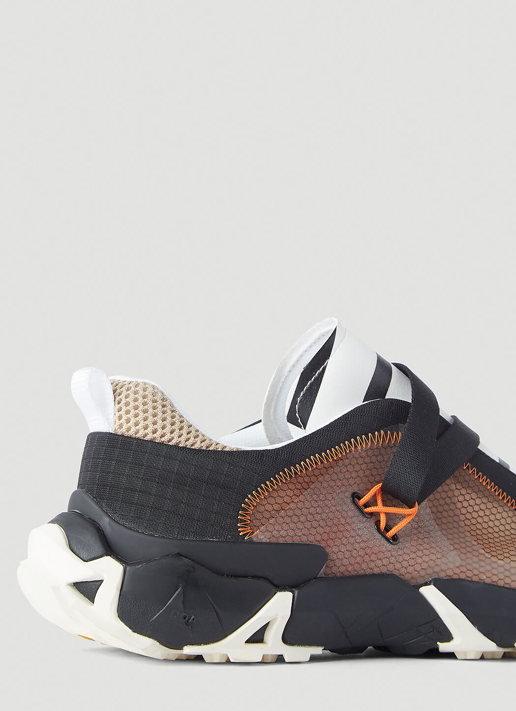 Roa / Gorak Strapped Hiking Sneaker｜靴