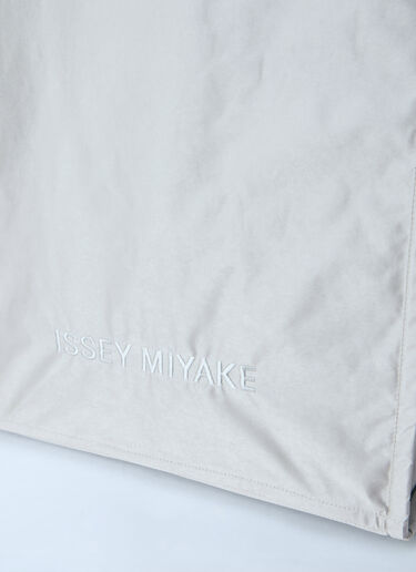 Issey Miyake Crumplable Tote Bag Light Grey ism0264006