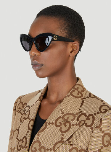 Gucci Exaggerated Cat Eye Sunglasses Black guc0243221