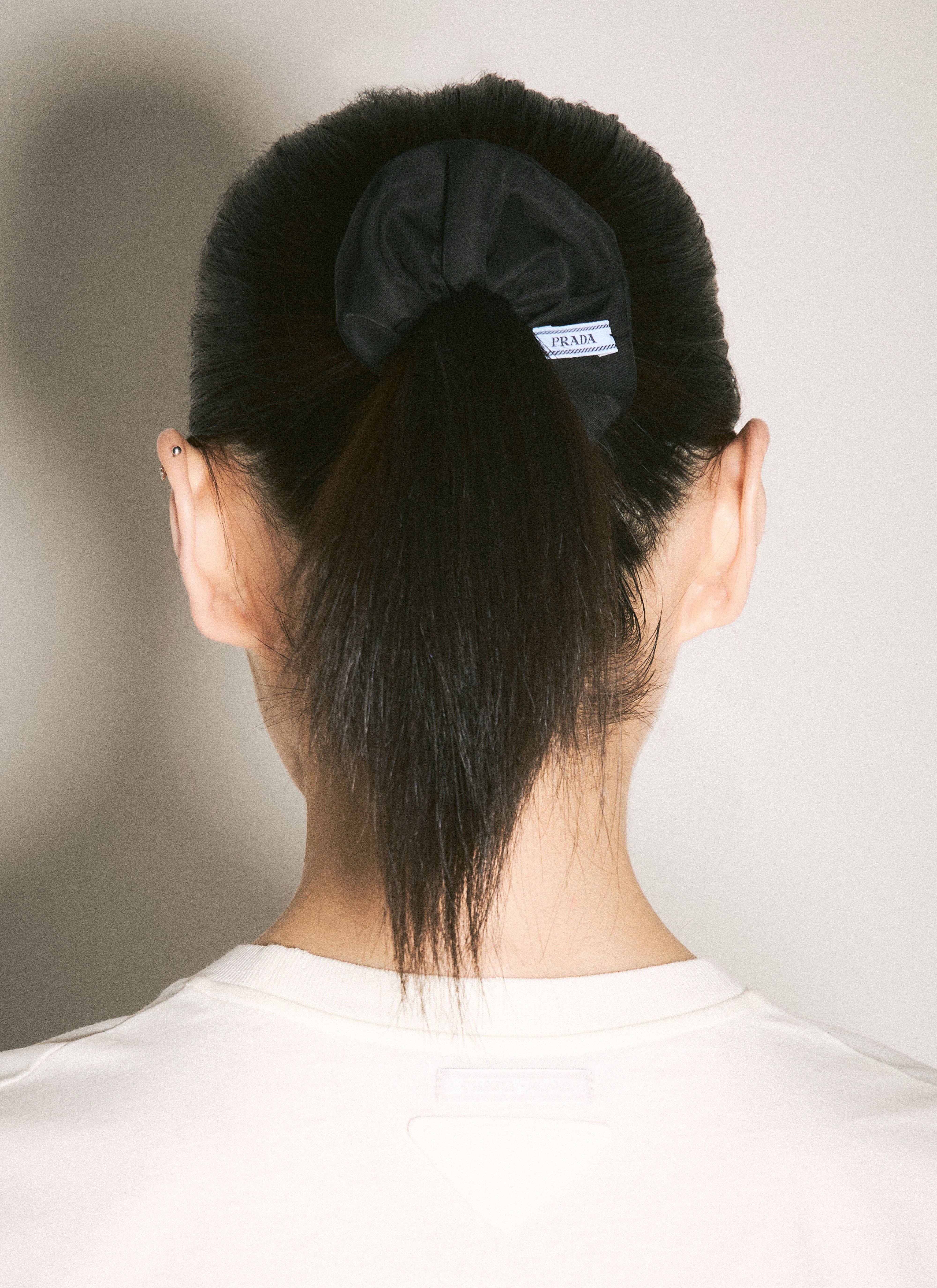 レビュー高評価商品 レディース Prada Re-Nylon LN-CC® | ブラック の シュシュ ヘアアクセサリー