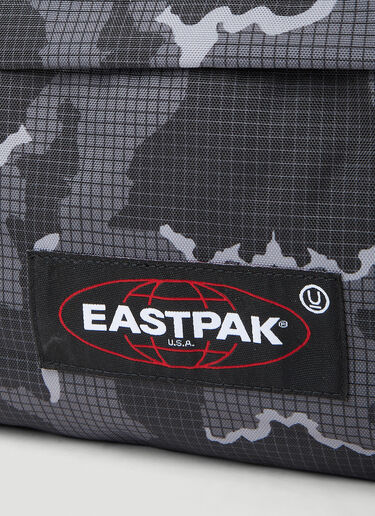 Eastpak x UNDERCOVER カモフラージュ クロスボディバッグ ブラック une0152006