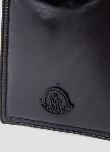 Moncler 漆塗りのスマホポーチ ブラック mon0153049