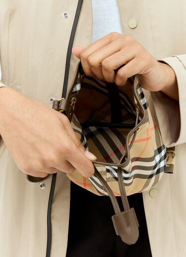 Burberry 格纹抽绳手包 米 bur0257028