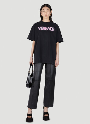 Versace 로고 프린트 티셔츠 블랙 vrs0251006